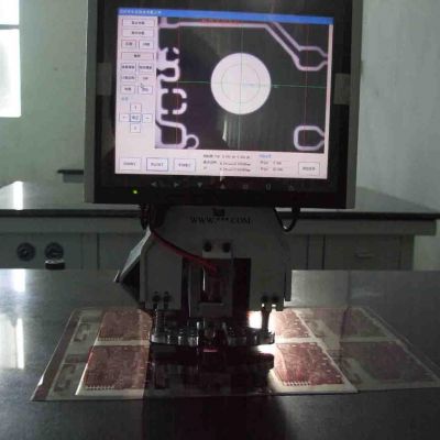 触摸屏面板保护膜自动定位冲孔机 PC膜自动打孔机报价